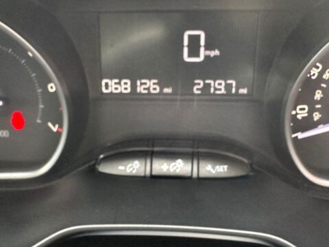 Peugeot 208 1.2 PureTech Signature Hatchback 5dr Petrol Manual Euro 6 (s/s) (82 ps) 24