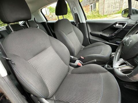 Peugeot 208 1.2 PureTech Signature Hatchback 5dr Petrol Manual Euro 6 (s/s) (82 ps) 26