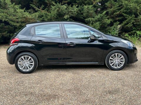 Peugeot 208 1.2 PureTech Signature Hatchback 5dr Petrol Manual Euro 6 (s/s) (82 ps) 2