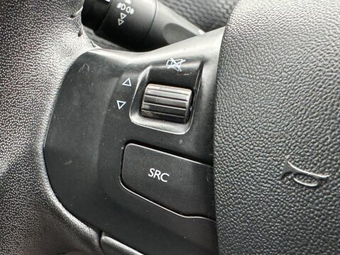Peugeot 208 1.2 PureTech Signature Hatchback 5dr Petrol Manual Euro 6 (s/s) (82 ps) 23