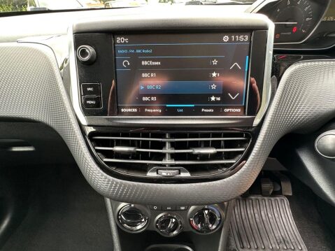 Peugeot 208 1.2 PureTech Signature Hatchback 5dr Petrol Manual Euro 6 (s/s) (82 ps) 29
