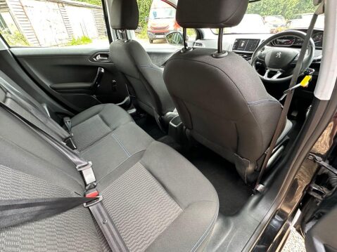 Peugeot 208 1.2 PureTech Signature Hatchback 5dr Petrol Manual Euro 6 (s/s) (82 ps) 32