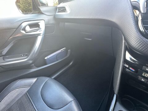 Peugeot 2008 1.2 PureTech Allure SUV 5dr Petrol Manual Euro 6 (82 ps) 32