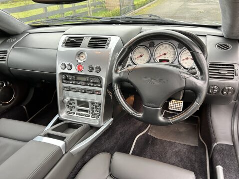 Aston Martin Vanquish V12 14