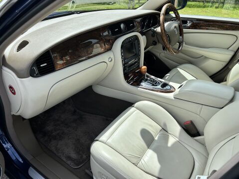 Jaguar XJ V8 SUPER LWB 11