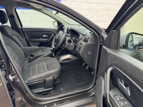 Dacia Duster 1.6 SCe Prestige Euro 6 (s/s) 5dr 38