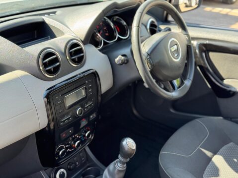 Dacia Duster 1.5 dCi Laureate 4WD Euro 5 5dr 28