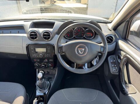 Dacia Duster 1.5 dCi Laureate 4WD Euro 5 5dr 31