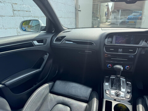 Audi A4 3.0 TDI V6 Black Edition S Tronic quattro Euro 5 (s/s) 5dr 38