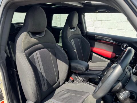 Mini Hatch 2.0 John Cooper Works Euro 6 (s/s) 3dr 37