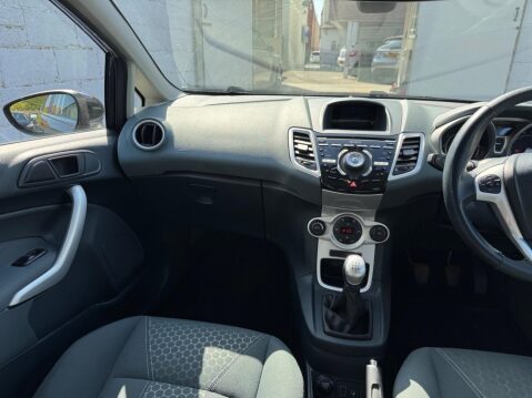 Ford Fiesta 1.6 Titanium 5dr 37