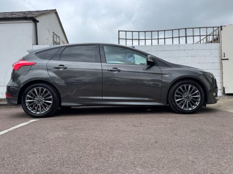 Ford Focus 1.0T EcoBoost ST-Line Euro 6 (s/s) 5dr 29
