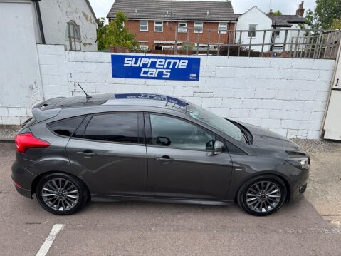 Ford Focus 1.0T EcoBoost ST-Line Euro 6 (s/s) 5dr 27