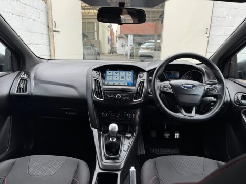 Ford Focus 1.0T EcoBoost ST-Line Euro 6 (s/s) 5dr 39