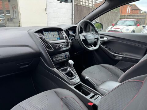 Ford Focus 1.0T EcoBoost ST-Line Euro 6 (s/s) 5dr 35