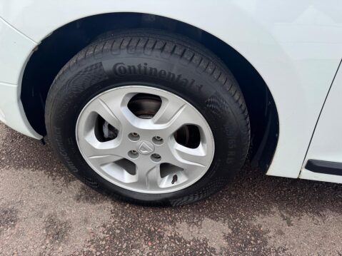 Dacia Logan 1.5 dCi Laureate Euro 5 5dr 51