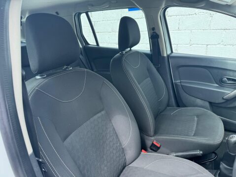 Dacia Logan 1.5 dCi Laureate Euro 5 5dr 39