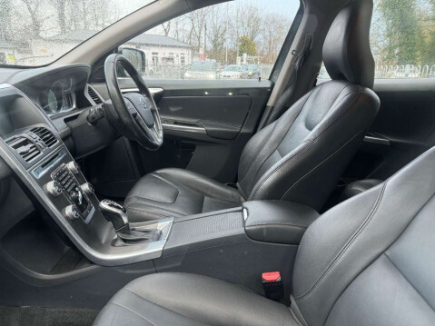 Volvo XC60 2.4 SE Lux Nav D5 AWD 66