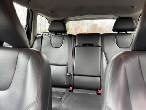 Volvo XC60 2.4 SE Lux Nav D5 AWD 34