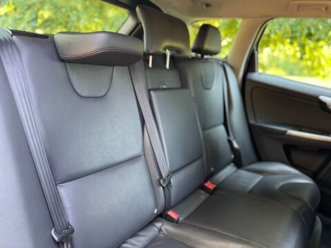 Volvo XC60 2.4 SE Lux Nav D5 AWD 37