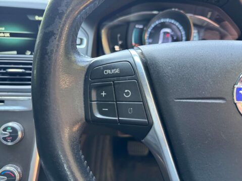 Volvo XC60 2.4 SE Lux Nav D5 AWD 42