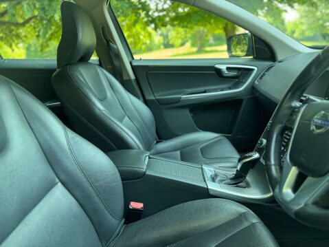 Volvo XC60 2.4 SE Lux Nav D5 AWD 32
