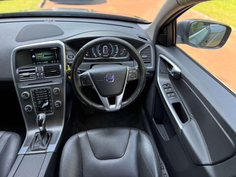 Volvo XC60 2.4 SE Lux Nav D5 AWD 29