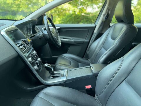 Volvo XC60 2.4 SE Lux Nav D5 AWD 65