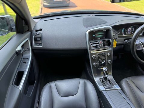 Volvo XC60 2.4 SE Lux Nav D5 AWD 28