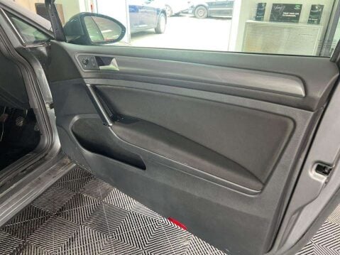 Volkswagen Golf SE TSI BLUEMOTION TECHNOLOGY 19