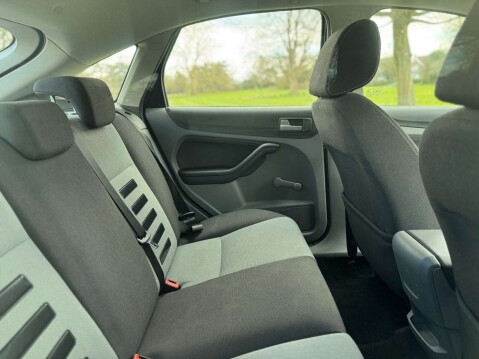 Ford Focus 1.8 Focus Zetec 125 5dr 31
