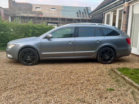 Skoda Superb 2.0 Superb Elegance TDI CR Semi-Auto 5dr 5