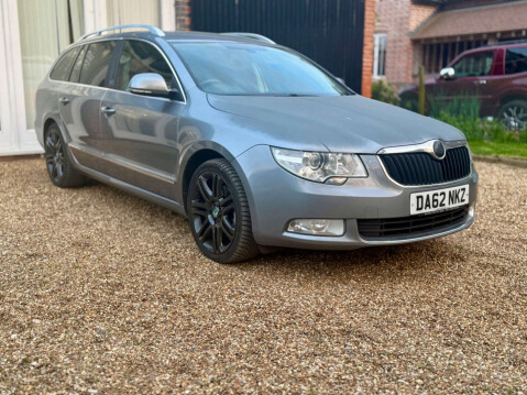 Skoda Superb 2.0 Superb Elegance TDI CR Semi-Auto 5dr 10