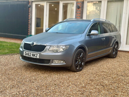 Skoda Superb 2.0 Superb Elegance TDI CR Semi-Auto 5dr