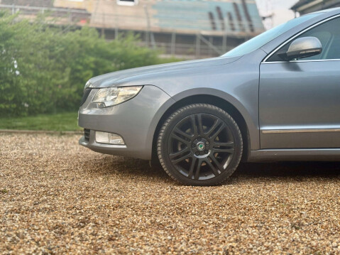 Skoda Superb 2.0 Superb Elegance TDI CR Semi-Auto 5dr 2