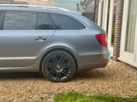 Skoda Superb 2.0 Superb Elegance TDI CR Semi-Auto 5dr 4