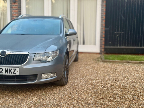 Skoda Superb 2.0 Superb Elegance TDI CR Semi-Auto 5dr 6