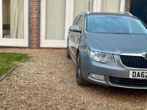 Skoda Superb 2.0 Superb Elegance TDI CR Semi-Auto 5dr 8