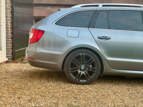 Skoda Superb 2.0 Superb Elegance TDI CR Semi-Auto 5dr 13