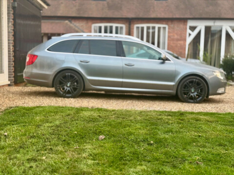 Skoda Superb 2.0 Superb Elegance TDI CR Semi-Auto 5dr 14