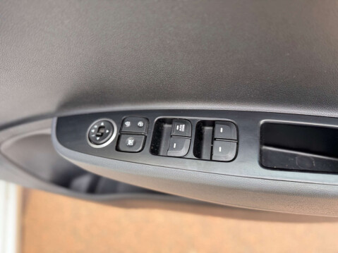 Hyundai i10 1.0 i10 Play 5dr 38