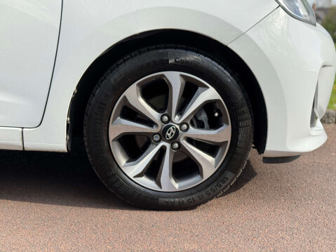 Hyundai i10 1.0 i10 Play 5dr 42