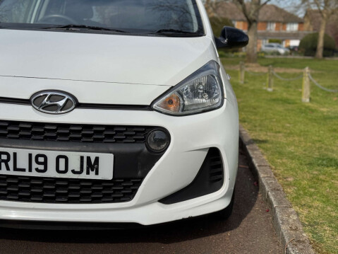 Hyundai i10 1.0 i10 Play 5dr 8