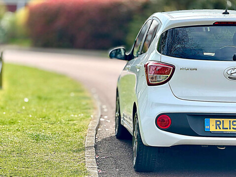 Hyundai i10 1.0 i10 Play 5dr 17