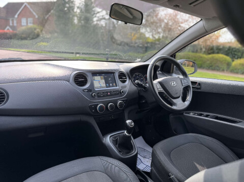Hyundai i10 1.0 i10 Play 5dr 23