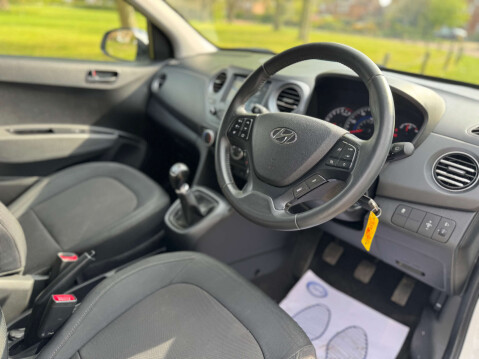 Hyundai i10 1.0 i10 Play 5dr 28