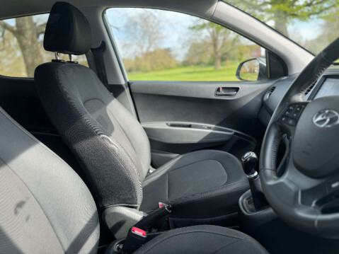 Hyundai i10 1.0 i10 Play 5dr 31