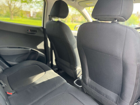 Hyundai i10 1.0 i10 Play 5dr 33