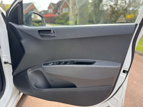 Hyundai i10 1.0 i10 Play 5dr 39