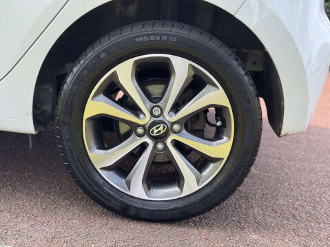Hyundai i10 1.0 i10 Play 5dr 40